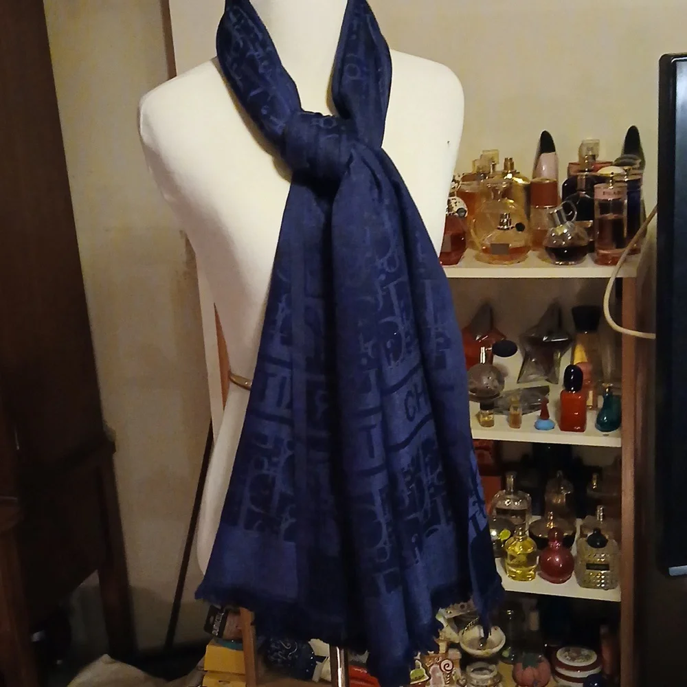 NWOT Christian Dior 100% Wool Tone-on-tone Monogram Oblique Jacquard Woven Scarf